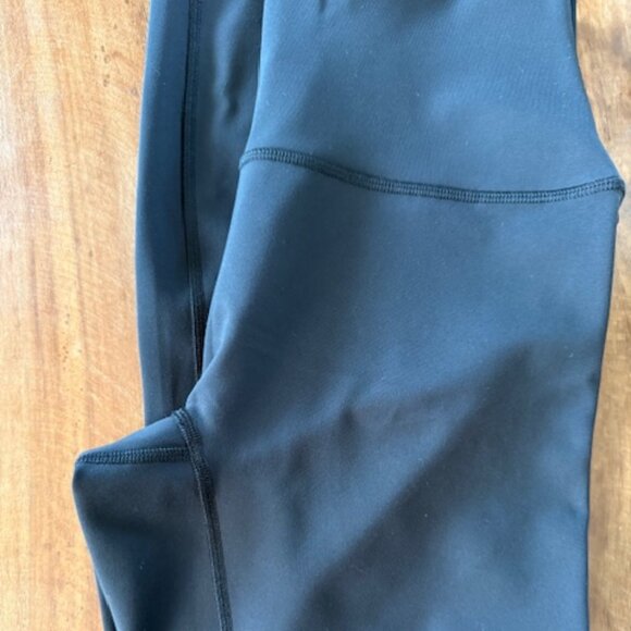 Aritzia Golden FigureForm Eternity Hi-Rise Raw-Hem Legging - Picture 8 of 10